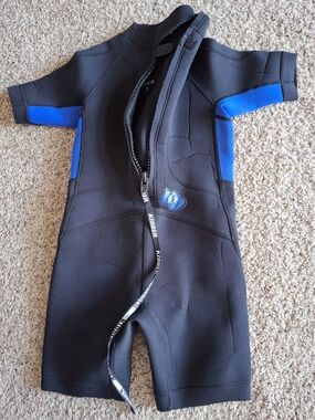 Kids Black and Blue Short-Sleeve Swim Rashguard Suit